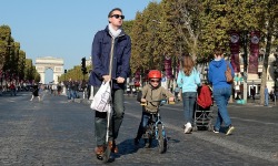 guardian:  All-blue skies in Paris as city