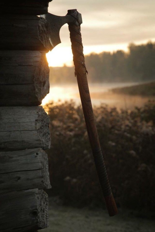 the-ginger-viking:Norsemen kept a weapon close by at all times; you never know when you’ll have a ch