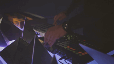 music4thebasshead:  Com Truise - Chemical Legs (at Room 205) 