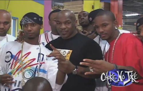 wtapdancer:  eskracheese:  lol why is mike tyson holding juelz arm like that.  he looks scared  for his life lmao 