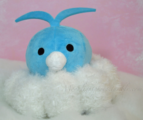 I recently got all of the latest Secret Base Pokedolls. I really adore this series.Swablu is so fluf