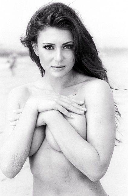 hot-handbras: Smokin’ Hot Cerina Vincent Is A Tease …. bit.ly/1NPuFKl