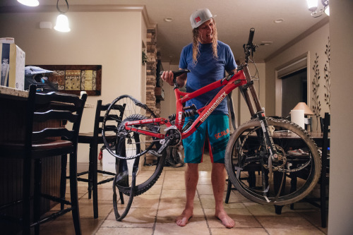 horsthimself:  nice albumcollection of McGazza! R.I.P. :(  www.pinkbike.com/u/parisgore/album