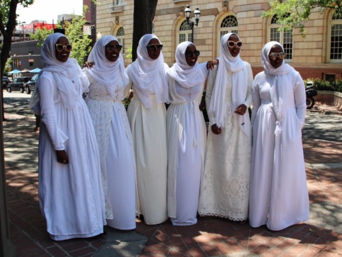 bijah-tuu: saida-dahir: Eid Mubarak from the Dahir Sisters ❤️ Omfg yaaass