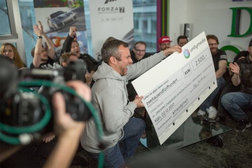 Unitymedia_News: Spendenscheck über 2.500 Euro von #Unitymedia an #friendlyfire3 - wer spendet noch 