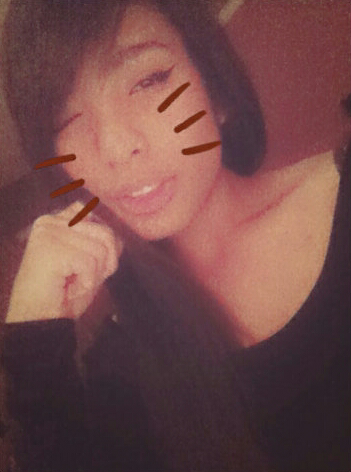 denselessly:  *has a Samung Galaxy* *uses an iPhone 4 for selfies*