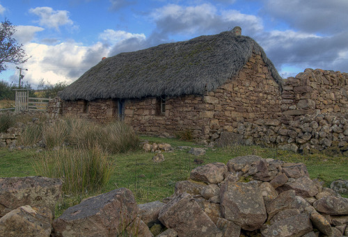 scotianostra: Duncan’s Blackhouse by Seòras on Flickr. From what the little information