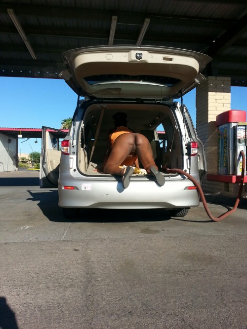 naughtywifeforyou:  It’s a nice day to wash the car 