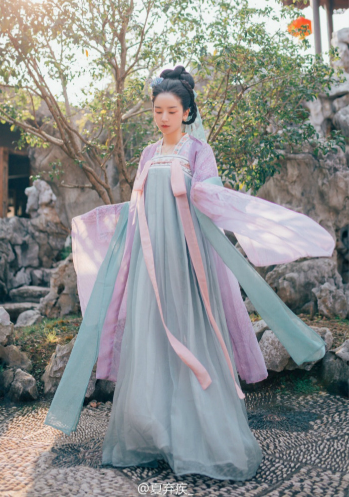 changan-moon:chinese hanfu by 彩云间汉服. photo by 夏弃疾_.