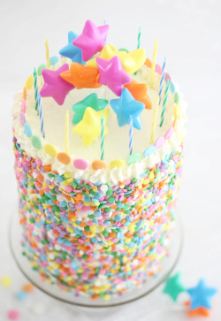 foodffs:  Pastel Layer Cake with Swiss Meringue