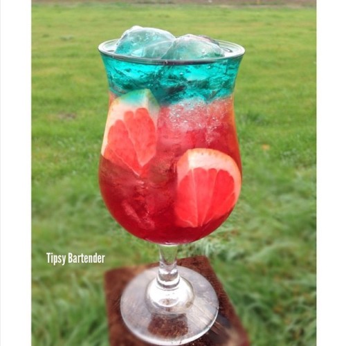 tipsybartender:  ▃▃▃▃▃▃▃▃▃▃▃▃▃▃▃▃▃▃▃▃▃▃▃▃      TWISTED TEA ½ oz. (15ml) Smirnoff Orange Vodka ½ oz (15ml) Captain Morgan Rum ¼ oz. (7ml) Strawberry Pucker ¼ oz. (7ml) Sweet &