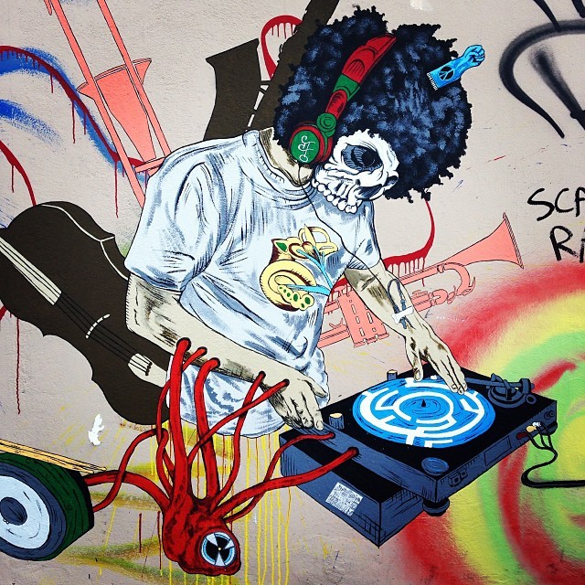 vinylfy:  You know you work in the right neighborhood when you walk around and you