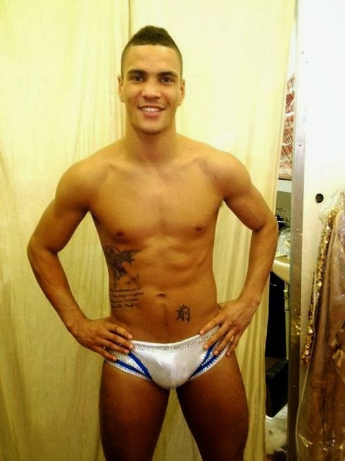 famousmennakeduk:  anthony ogogo -  boxer team gb showing his sexy body 