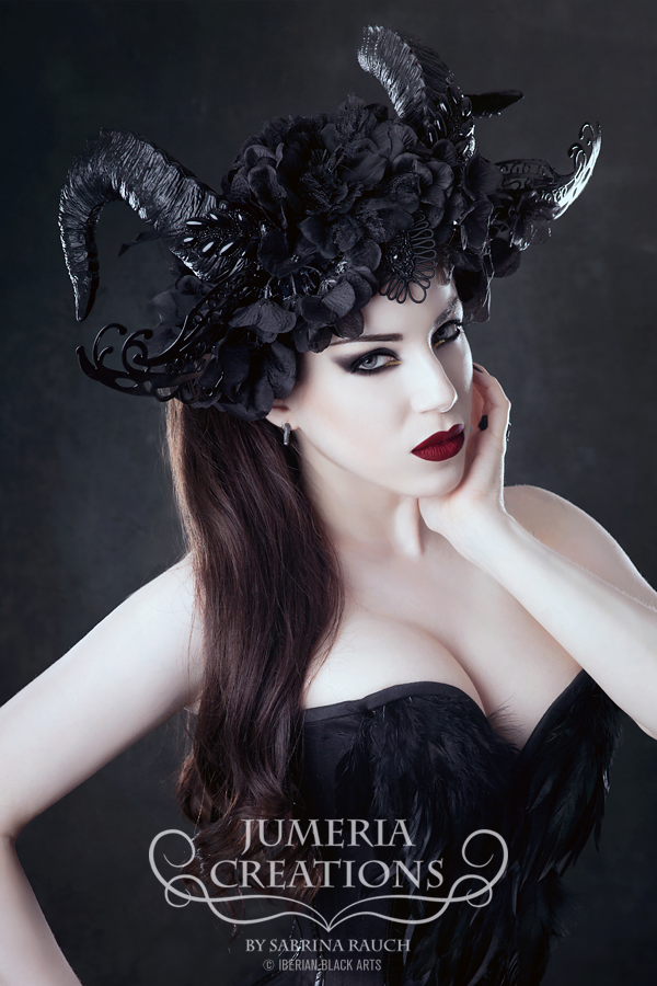 gothicandamazing:  Model &amp; make up : Threnody In Velvet Corset by Crikey