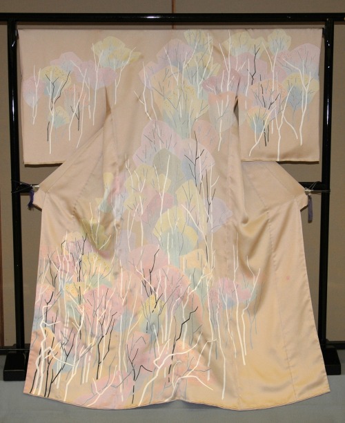The 43rd Exhibition of Traditional Kaga-Yuzen CraftsVisiting Kimono “Shunen” Ken-ichi Ok