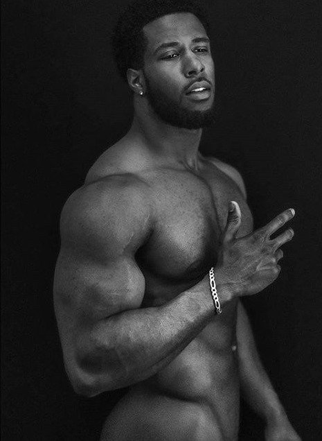 luvphattazz:  checkmycredentials:  #checkmycredentials  Sexy AF he is…………………. 