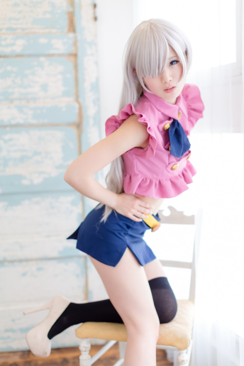 scandalousgaijin:Elizabeth Liones - 倉坂くるるLooks like she’s got a tummy ache