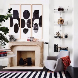 meandmybentley:Created by London-based interior designer @suzyhoodless, this spacious five-storey townhouse in the vibrant neighbourhood of Notting Hill proves playful and sophisticated can work side-by-side. Merging both old and new elements with bold,