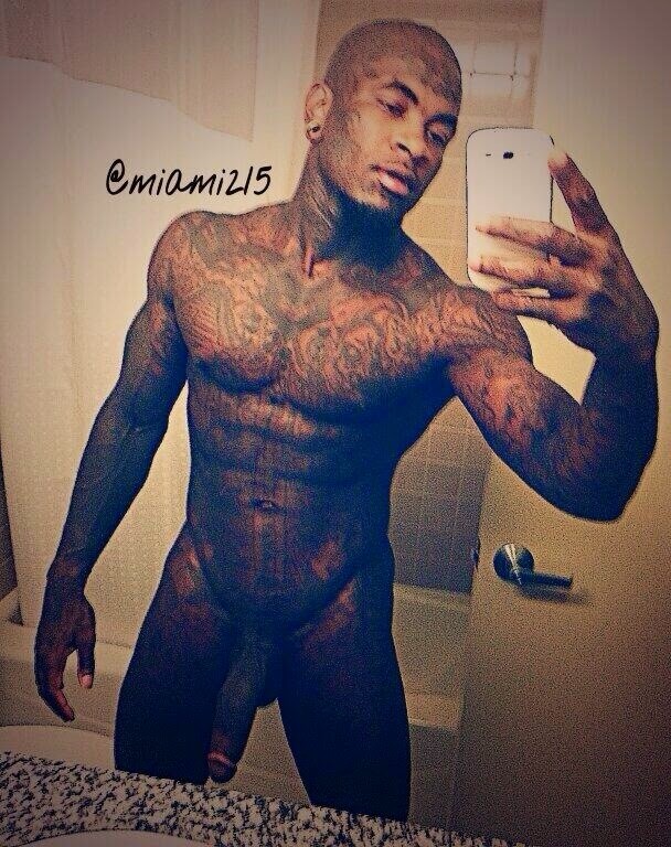 brokthom:  brokthom:dominicanblackboy:Sexy Tatted hot muscle ass hotboy wit his big