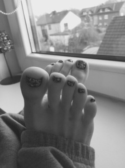 feetgirly86:  My Feet wanna give footjobs❤️