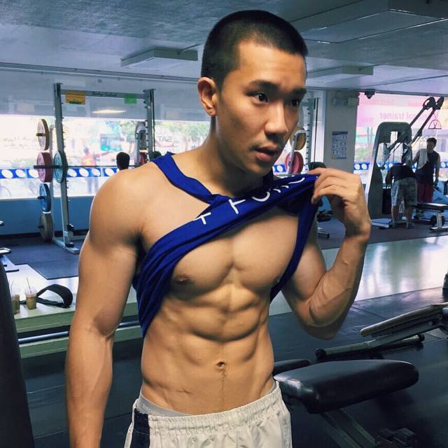 evianguy:Hawt Asian Stud!