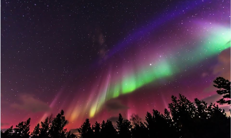 the-wolf-and-moon:  Aurora Veil Over Sweden  