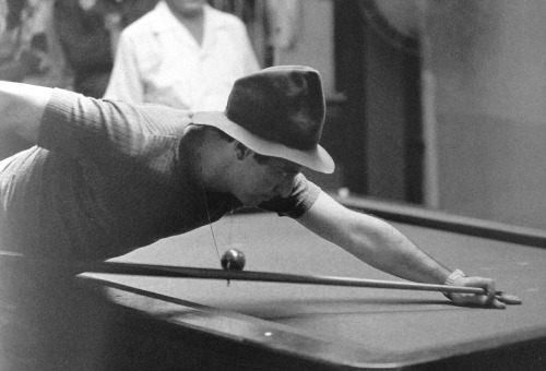 jimmyconbae:Al Pacino playing pool.