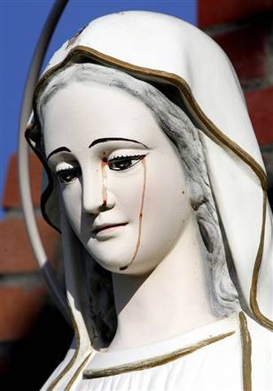 sixpenceee:  Weeping Statues of the Virgin MaryA weeping statue is a statue which