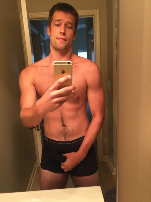 mybulgingspeedos:  properfaggot:  Damn, bro. Looking good. Get at me.      (via TumbleOn)