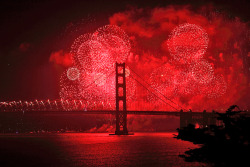 enjoythespiritoftheseason:  Golden Gate Bridge with Fireworks. (by arka02) 