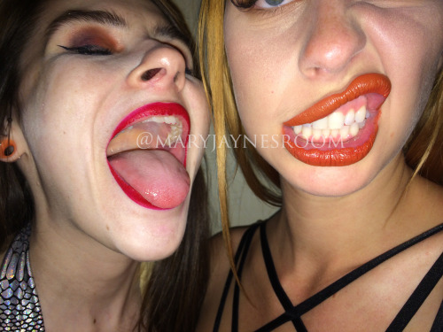 maryjaynesroom:Ziva Fey and Sara Jean showing their mouths. CLICK HERE FOR THE VIDEO