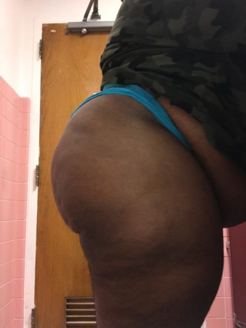 beautifulplumpchubass: nycthickboii:When I should be working I all of a sudden wanna eat some chocol