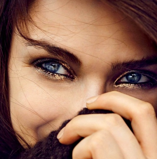 candysroom25:  Faces I love… Such beautiful eyes. And I love that she’s smoking in that bottom pic. 
