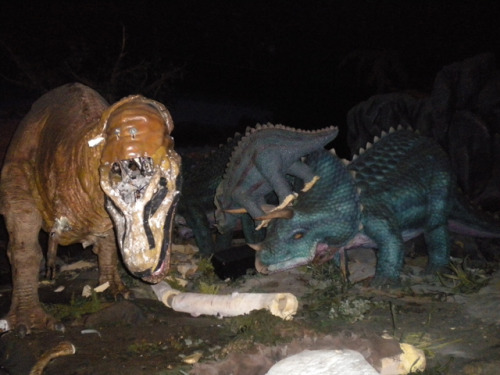 spiderjewel:  Knott’s Berry Farm’s Kingdom of the Dinosaurs, one of my favorite dark rides when I was a kid. It shut down in 2004 and many of the figures and scenes were left in place, but they fell apart over time and were vandalized by employees.