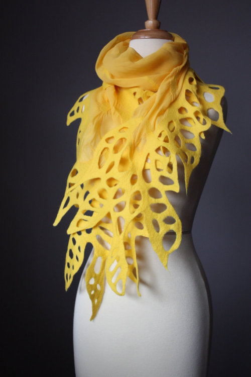 thormal:positivemotivation:Felted Scarf Creations by VitalTemptationかわいい！colbertgimme.gif