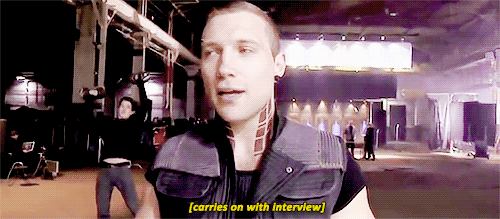 romancentureon: “Show some professionalism.”
