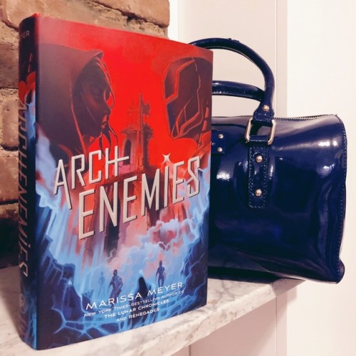 Are you somebody who never leaves home without a book? Same! Today our book date is ARCHENEMIES by M