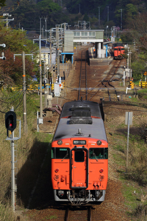Local train by Teruhide Tomori Located : Satsu station, Sanin main line, Hyogo pref. West Japan Rail