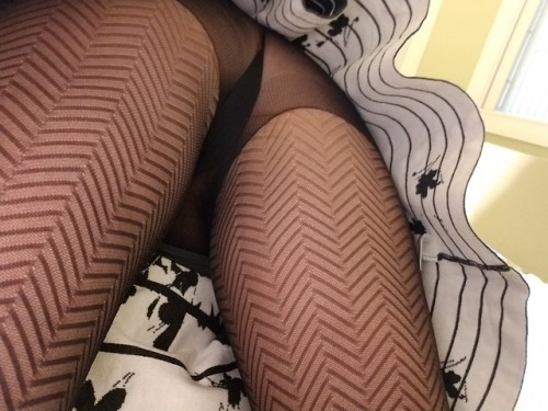 cockcrazedhotwife: Upskirt Monday! Maybe I’ll get lucky and a vendor will stop in for a visit 