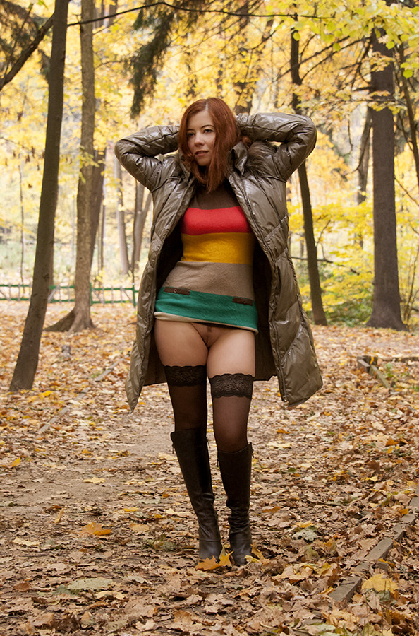 publicpeeks:  womenshouldgocommando:  Autumn commando 2  (via TumbleOn ) 
