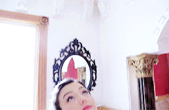lauraholliis:    Darling Mansion Tour with Natasha Negovanlis   