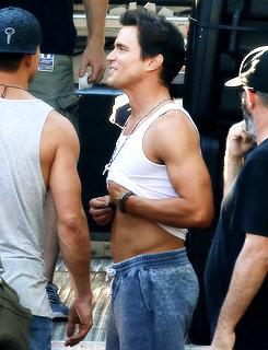 alekzmx:  skyeber-space:  archivistsrock: Matt Bomer on the Set of Magic Mike XXL (October 1, 2014)  i just died i’m literally dead i may never live again  from fucking hot to freaking adorable
