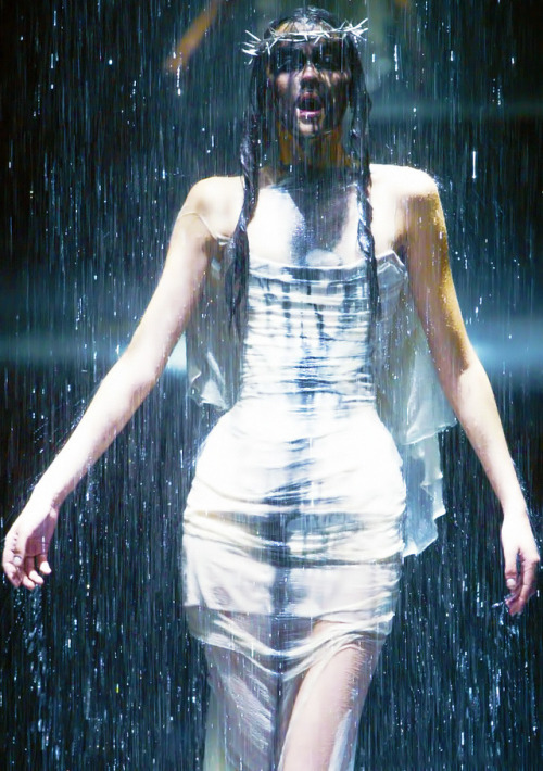 roguetraders: Alexander McQueen – The Golden Shower