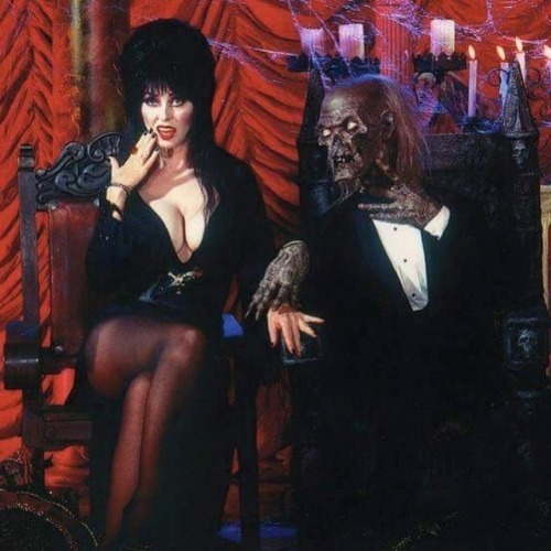 Creepiest internet date ever #queenofhalloween #elvira #elviramistressofthedark #emotd #elviramotd #