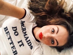 justwhatilike96:  fitnessisambitious:  ahdc1985:  cherubesque:  red lipstick 