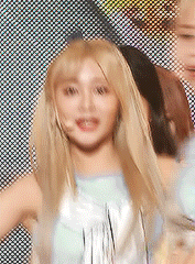 seuhgi:  yuna in i’m jelly baby performances.