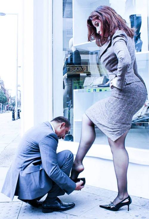mojo-lion4her: Never ashamed to show his devotion