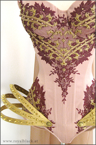 sourcedumal:  dottirsdottir:  opulentdesigns:  Couture Corset Body &ldquo;The