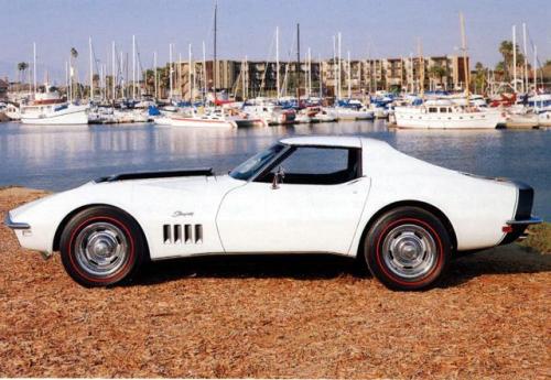 autoaddict:Addicted to all things Auto!Chevy Corvette Stingray (1969, I believe)