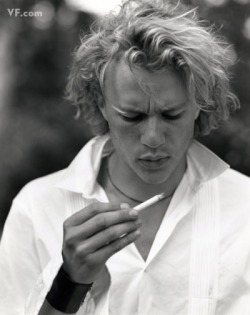 suicideblonde:  Heath Ledger photographed